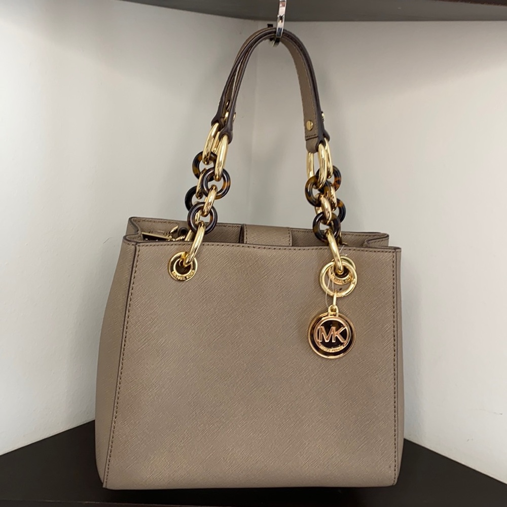 MICKAEL KORS Cynthia Satchel